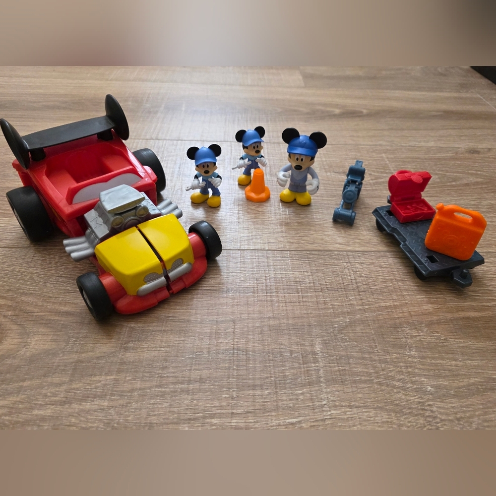 Fisher-Price Disney Mickey and the Roadster Racers Mickey's Roadster Transformin